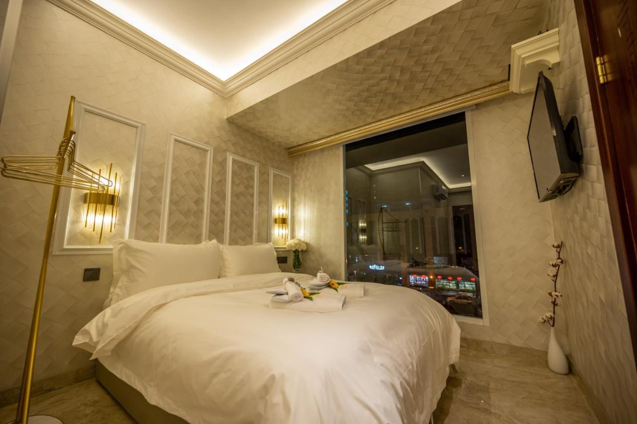 קוטה קינבלו A Residence @ Between Hilton & Cititel Hotel מראה חיצוני תמונה